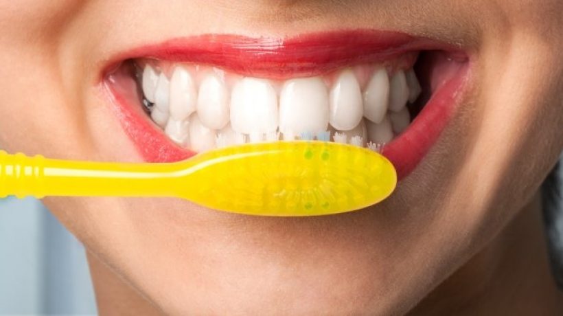 Effective And Exceptional Home Remedies To Whiten Teeth Instantly