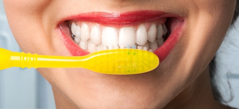 Home Remedies To Whiten Teeth Instantly