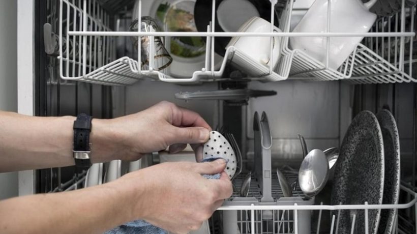 How does a dishwasher work?