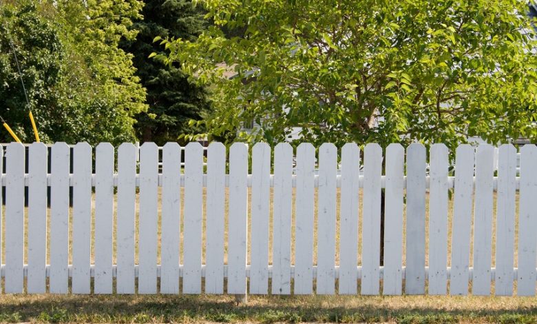 How to Set up Two Fences on a Property Line
