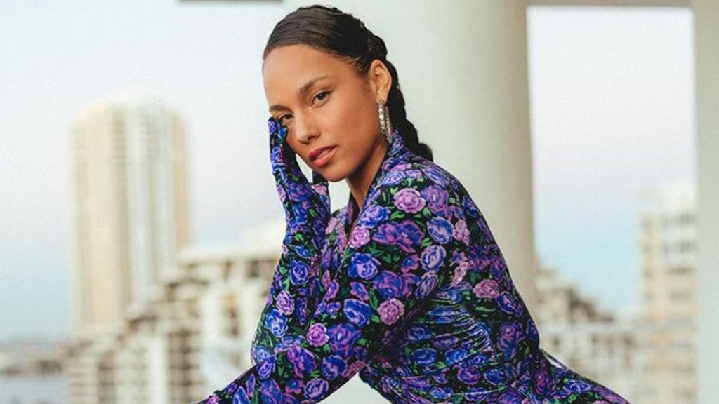 How Much is Alicia Keys Height and Weight
