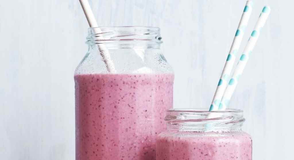 What is the healthiest thing to put in a smoothie