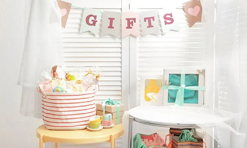 How do I choose a baby shower gift