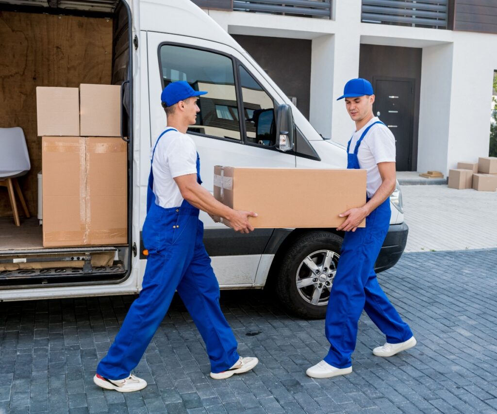 Navigating narrow streets or small parking spaces? Discover 7 ways a long distance moving company manages tight access to deliver a stress-free move.